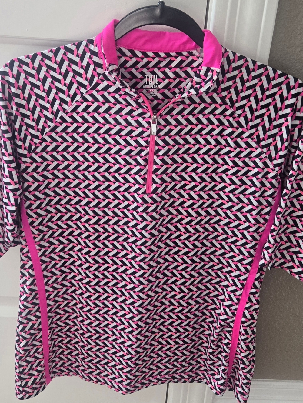 TAIL White Label 1/4 zip short sleeve golf polo shirt. Pink Black & White. Med.